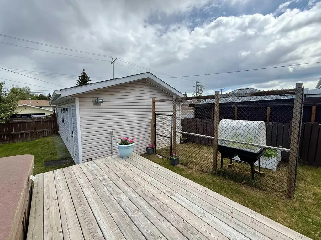 1109 56 Street Edson AB T7E 1H8