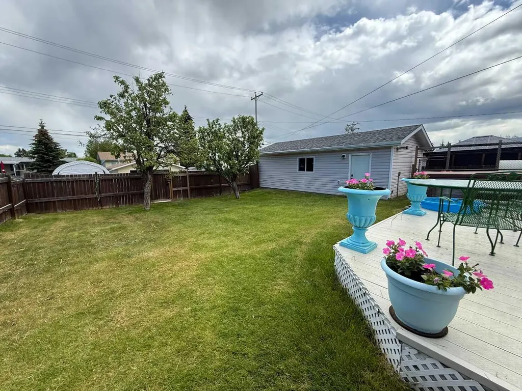 1109 56 Street Edson AB T7E 1H8