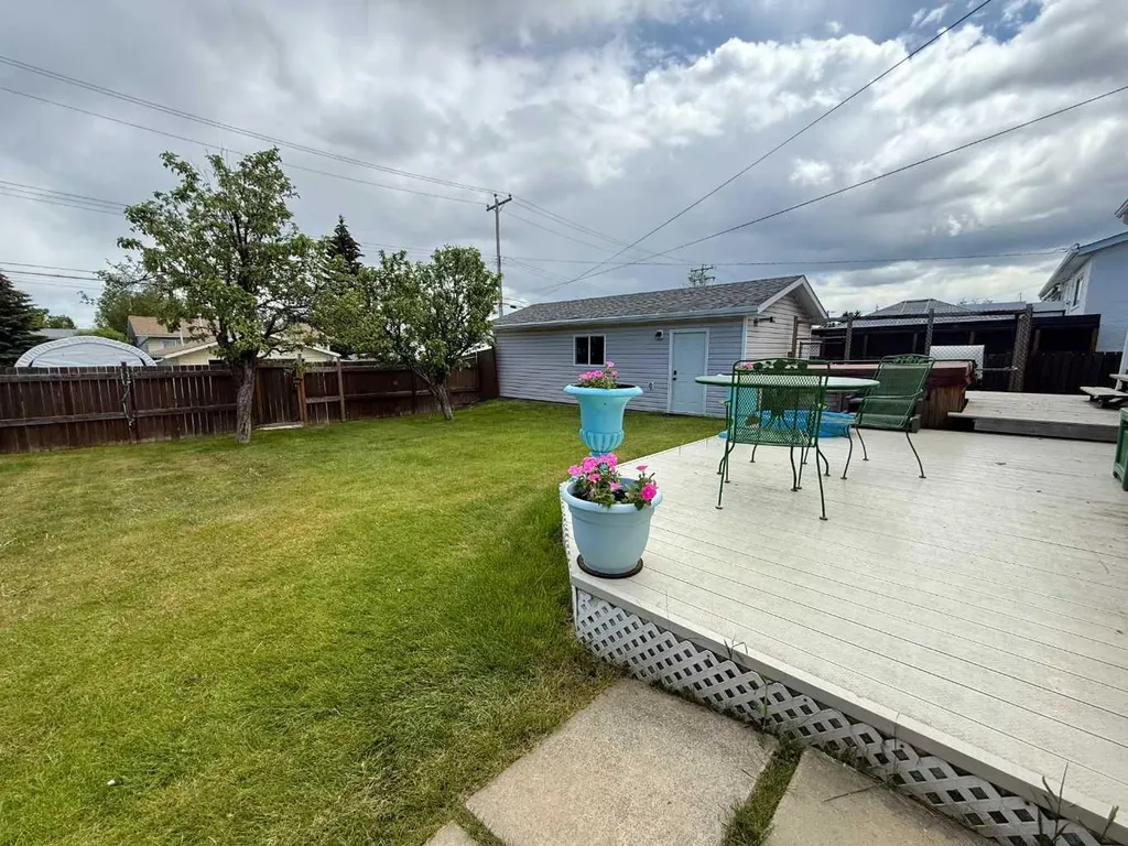 1109 56 Street Edson AB T7E 1H8