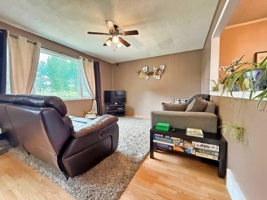 1109 56 Street Edson AB T7E 1H8