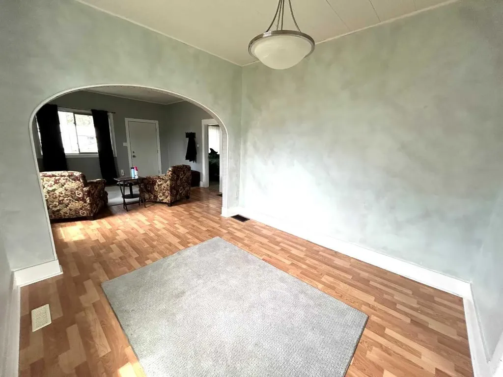 517 Iris Street Rosemary AB T0J 2W0