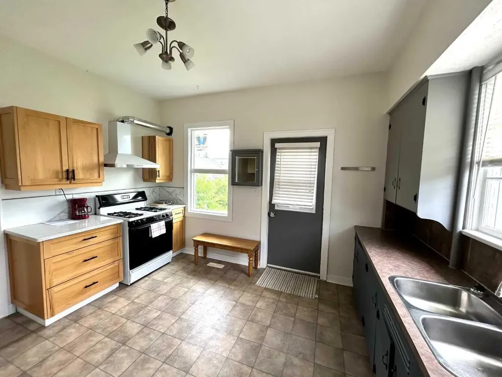 517 Iris Street Rosemary AB T0J 2W0