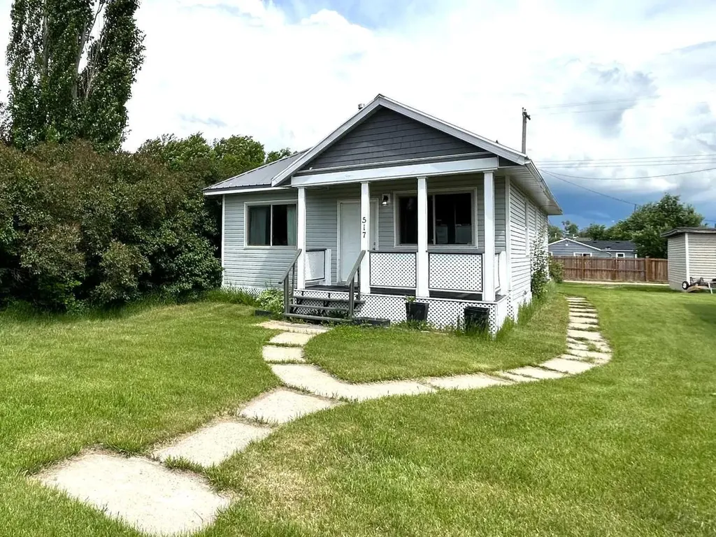517 Iris Street Rosemary AB T0J 2W0