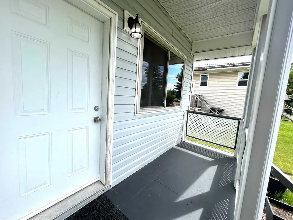 517 Iris Street Rosemary AB T0J 2W0