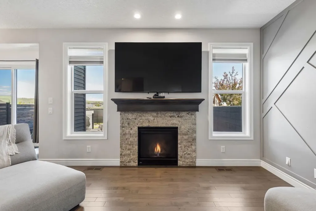 295 Willow Corner Cochrane AB T4C 0W1
