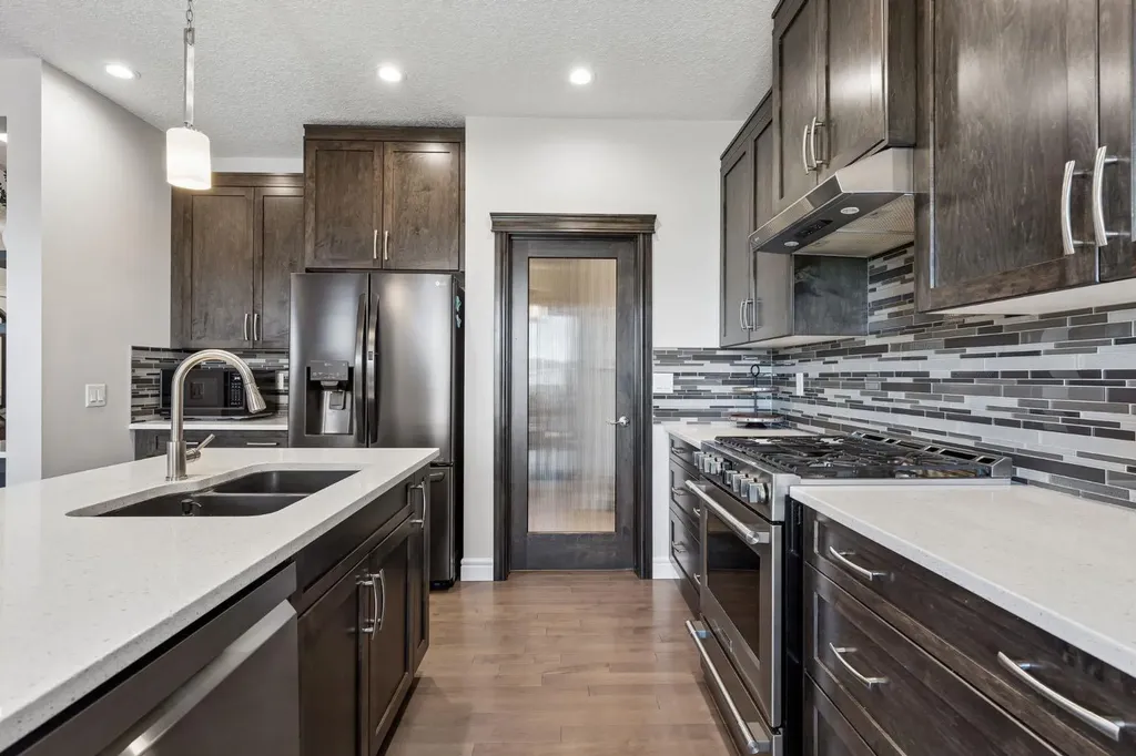 295 Willow Corner Cochrane AB T4C 0W1