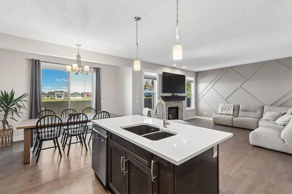 295 Willow Corner Cochrane AB T4C 0W1