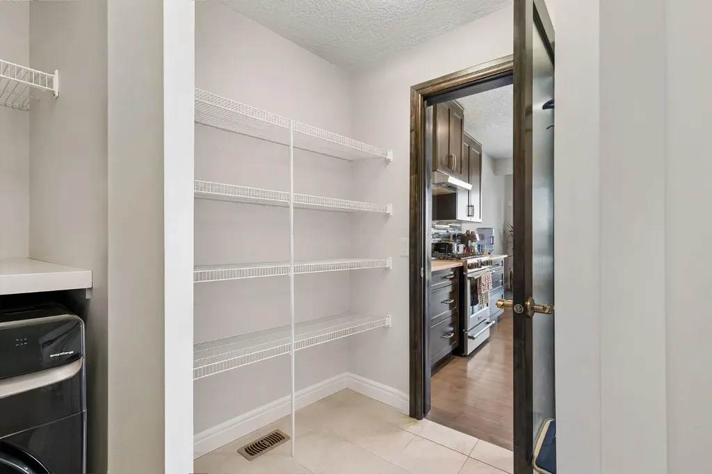 295 Willow Corner Cochrane AB T4C 0W1