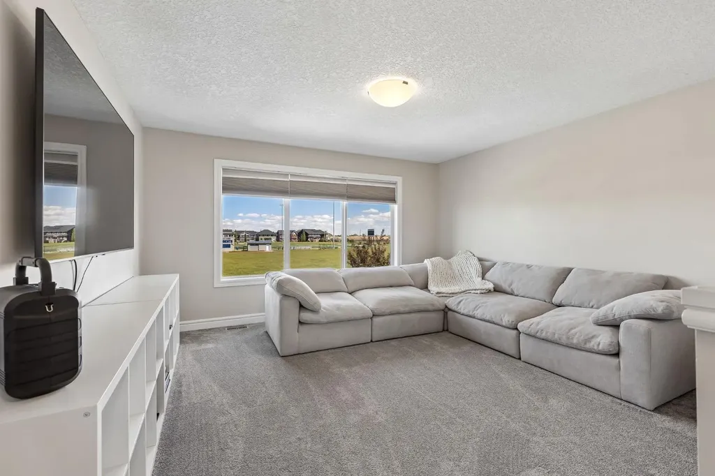 295 Willow Corner Cochrane AB T4C 0W1