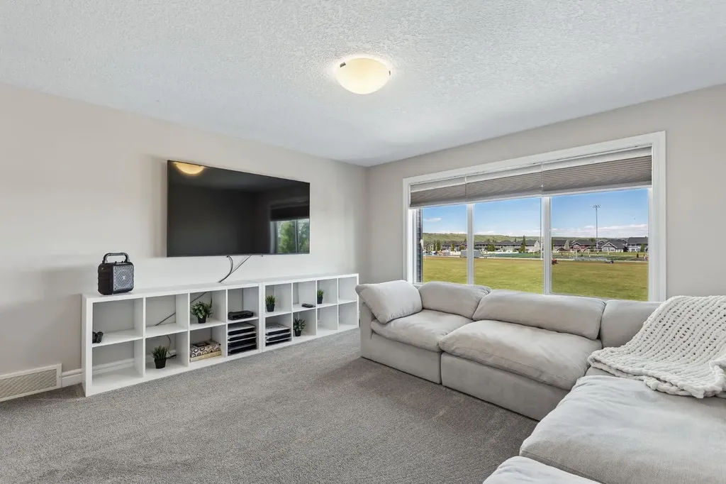 295 Willow Corner Cochrane AB T4C 0W1