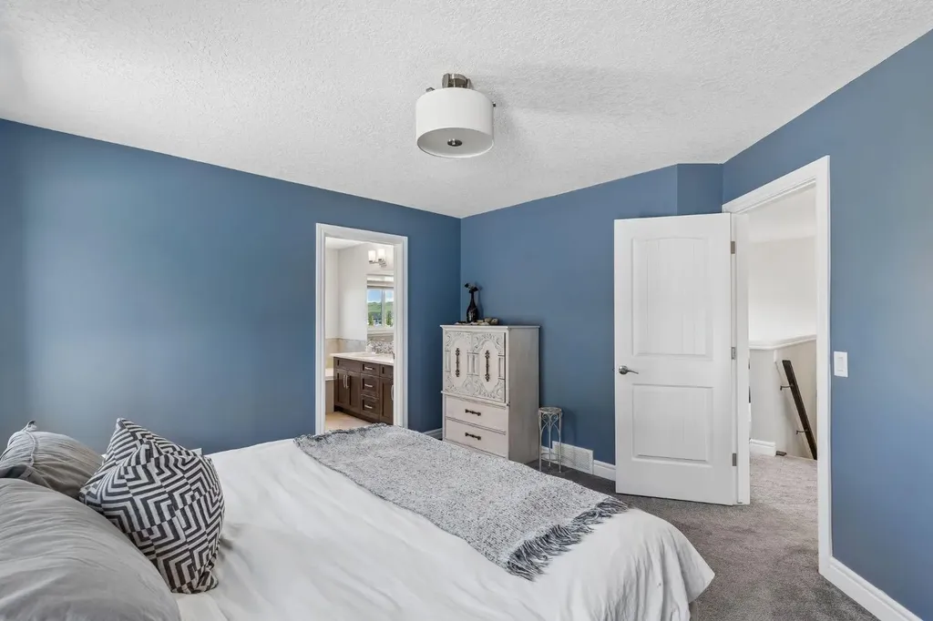 295 Willow Corner Cochrane AB T4C 0W1