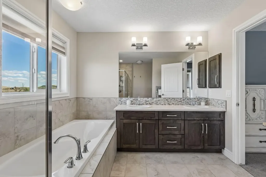 295 Willow Corner Cochrane AB T4C 0W1