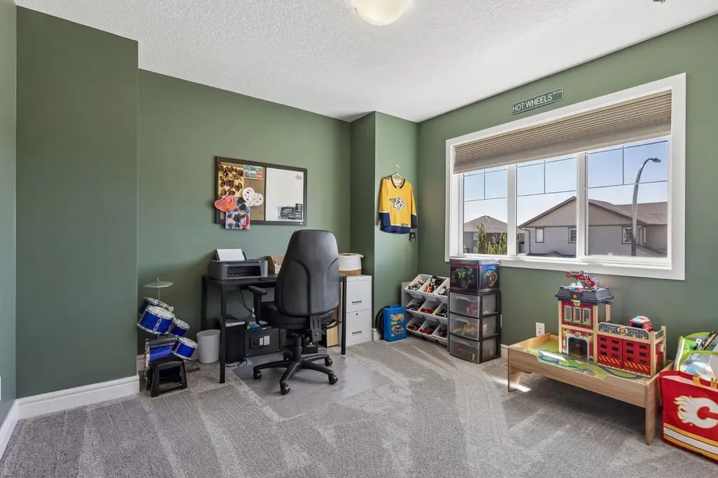 295 Willow Corner Cochrane AB T4C 0W1