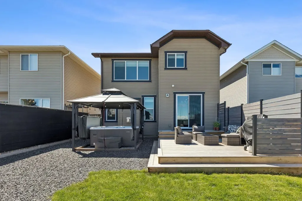 295 Willow Corner Cochrane AB T4C 0W1