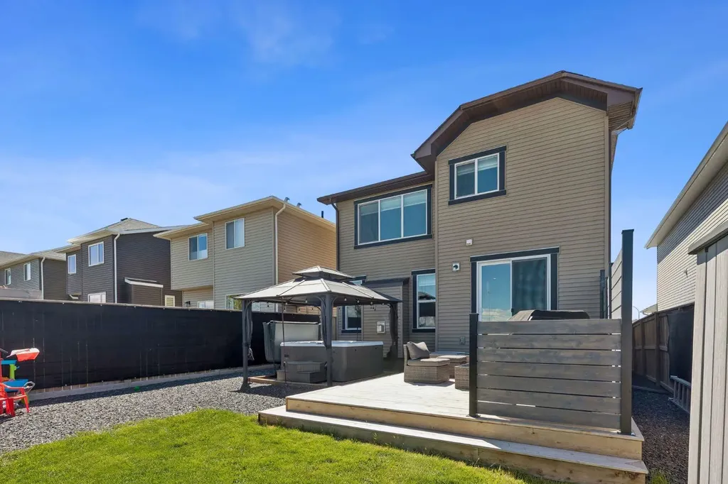 295 Willow Corner Cochrane AB T4C 0W1