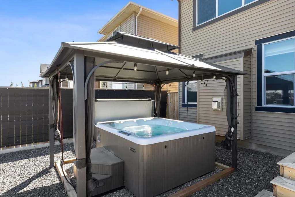295 Willow Corner Cochrane AB T4C 0W1