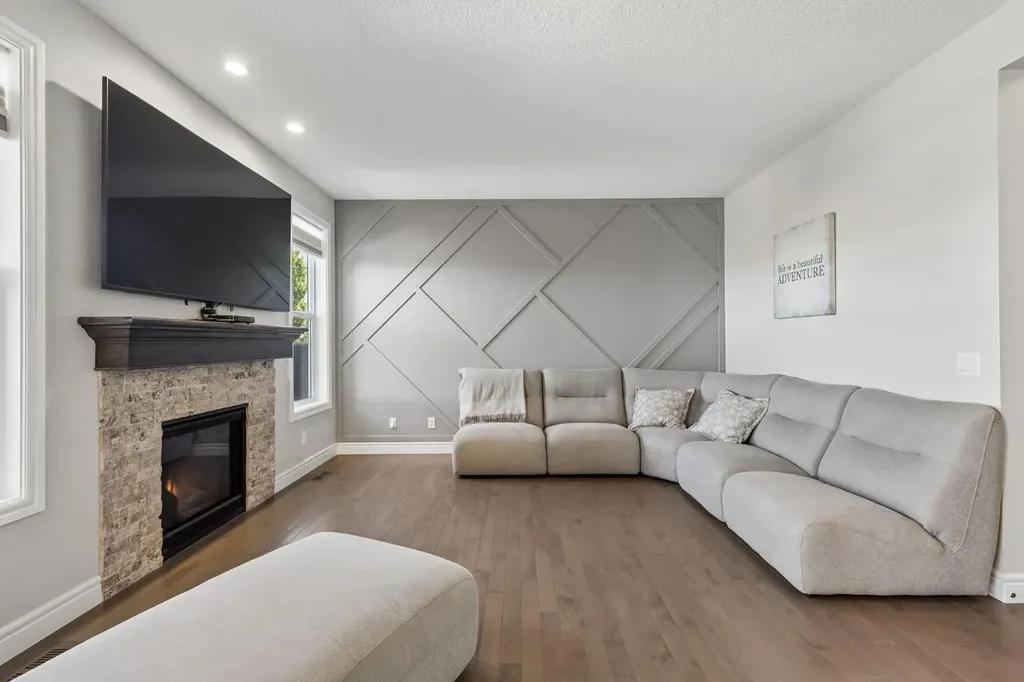 295 Willow Corner Cochrane AB T4C 0W1