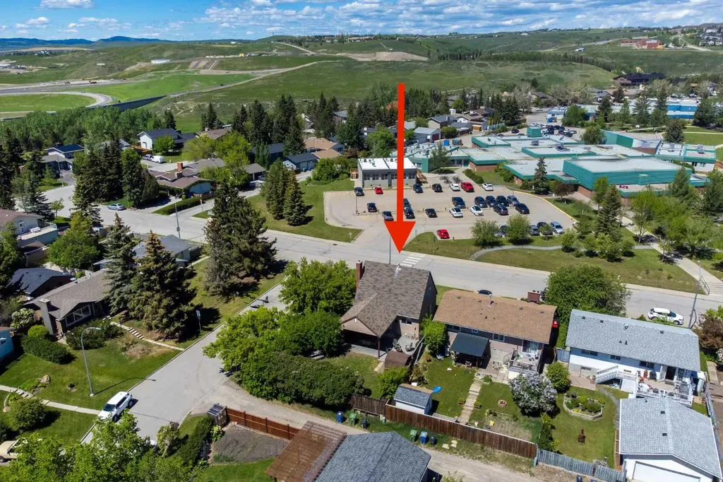 2 Crocus Crescent Cochrane AB T4C1E2