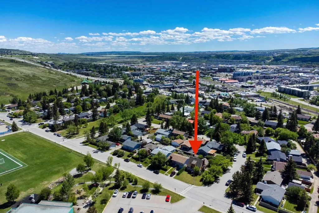 2 Crocus Crescent Cochrane AB T4C1E2