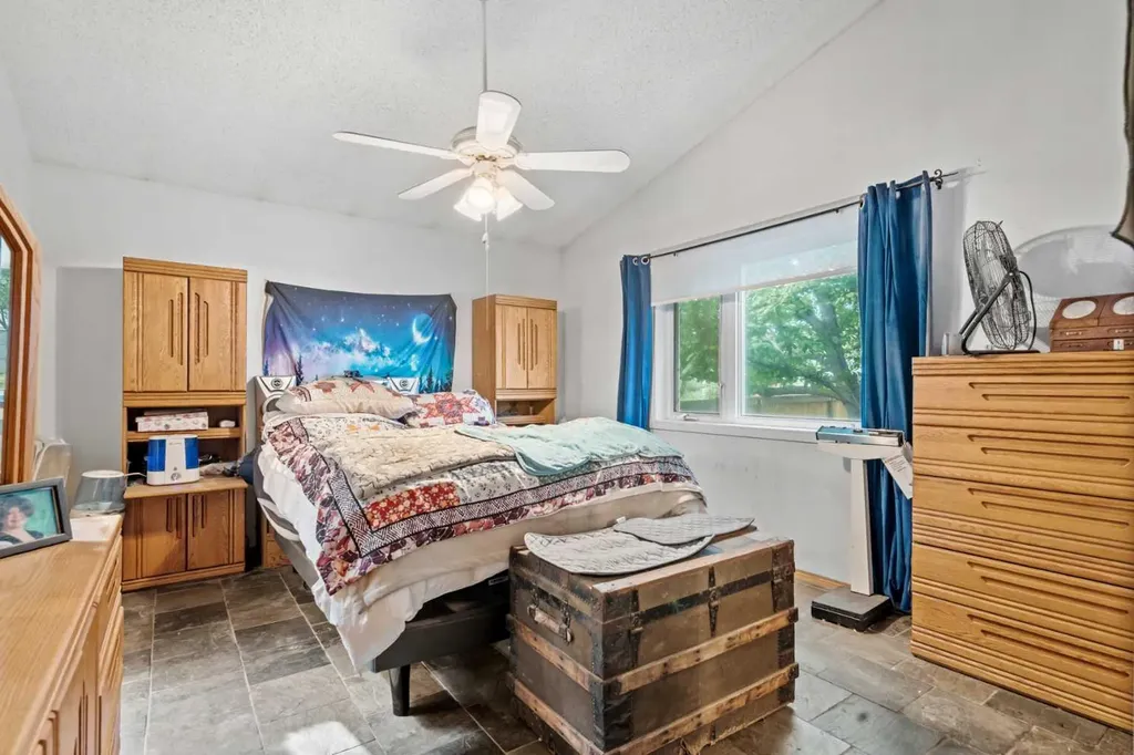 3614 Douglas Woods Heights SE Calgary AB T2Z 2G4