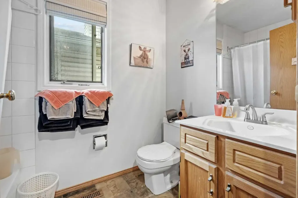 3614 Douglas Woods Heights SE Calgary AB T2Z 2G4