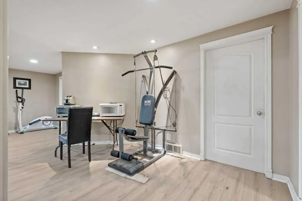 3614 Douglas Woods Heights SE Calgary AB T2Z 2G4