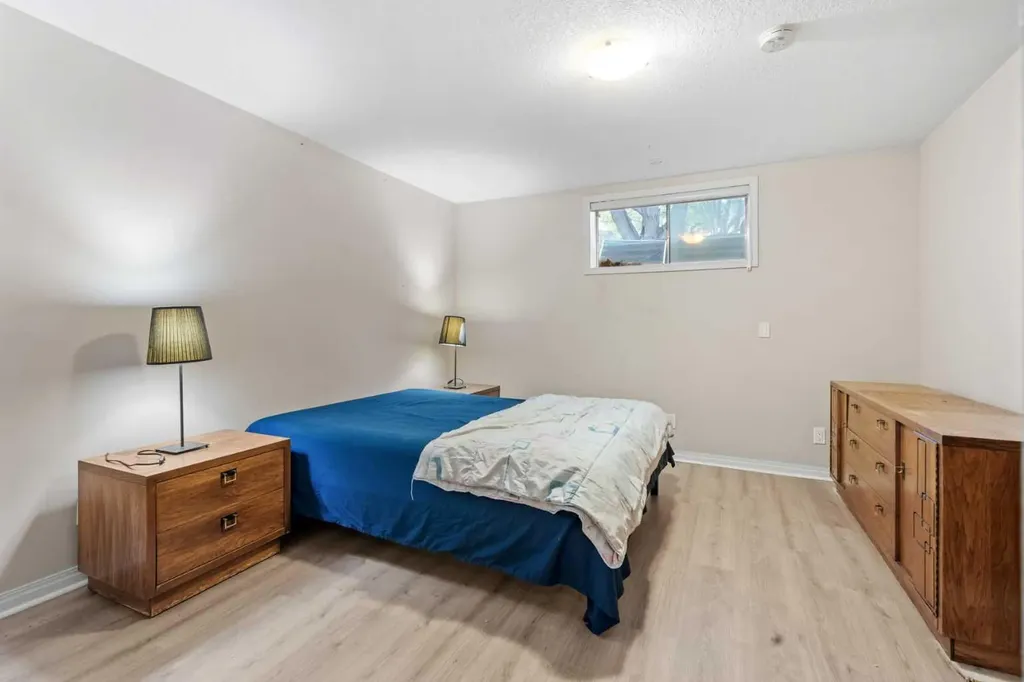 3614 Douglas Woods Heights SE Calgary AB T2Z 2G4