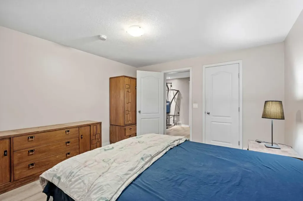 3614 Douglas Woods Heights SE Calgary AB T2Z 2G4