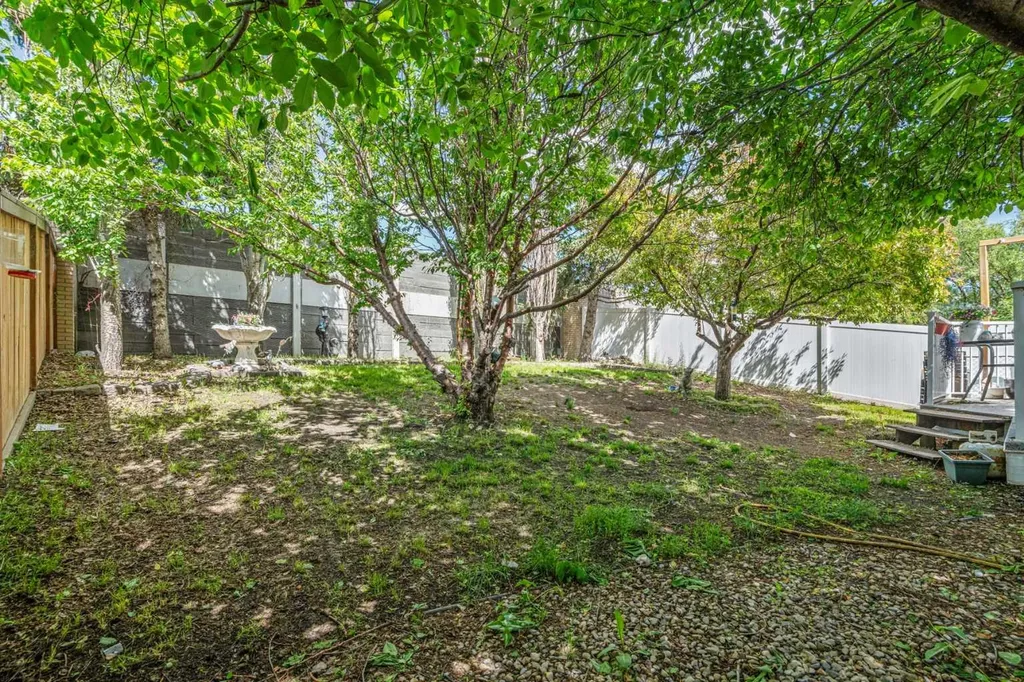 3614 Douglas Woods Heights SE Calgary AB T2Z 2G4