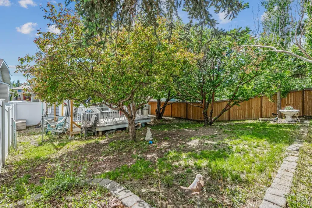 3614 Douglas Woods Heights SE Calgary AB T2Z 2G4
