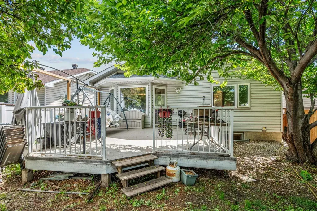 3614 Douglas Woods Heights SE Calgary AB T2Z 2G4