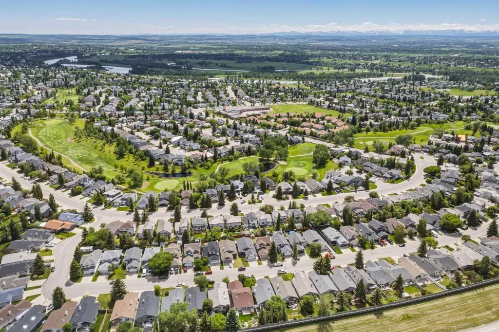 3614 Douglas Woods Heights SE Calgary AB T2Z 2G4