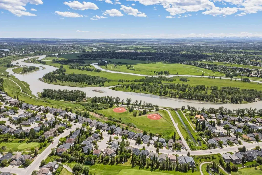 3614 Douglas Woods Heights SE Calgary AB T2Z 2G4