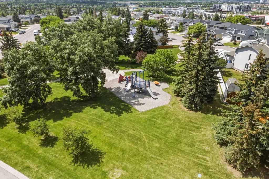 3614 Douglas Woods Heights SE Calgary AB T2Z 2G4