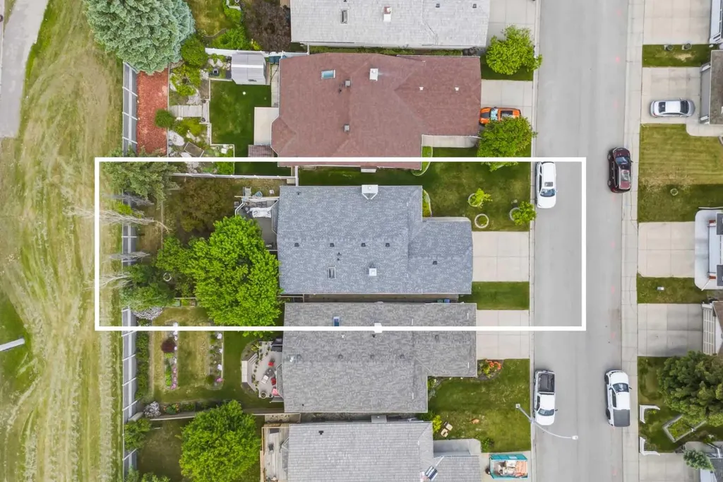 3614 Douglas Woods Heights SE Calgary AB T2Z 2G4