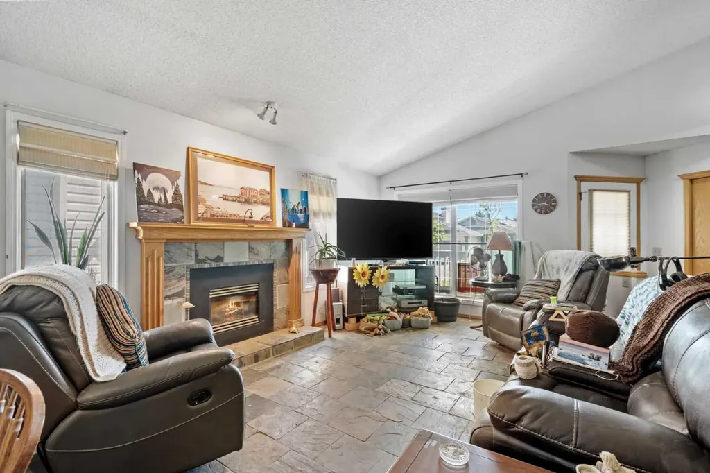 3614 Douglas Woods Heights SE Calgary AB T2Z 2G4