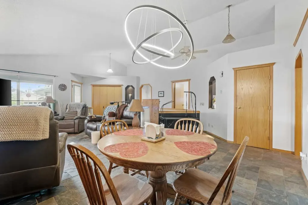 3614 Douglas Woods Heights SE Calgary AB T2Z 2G4
