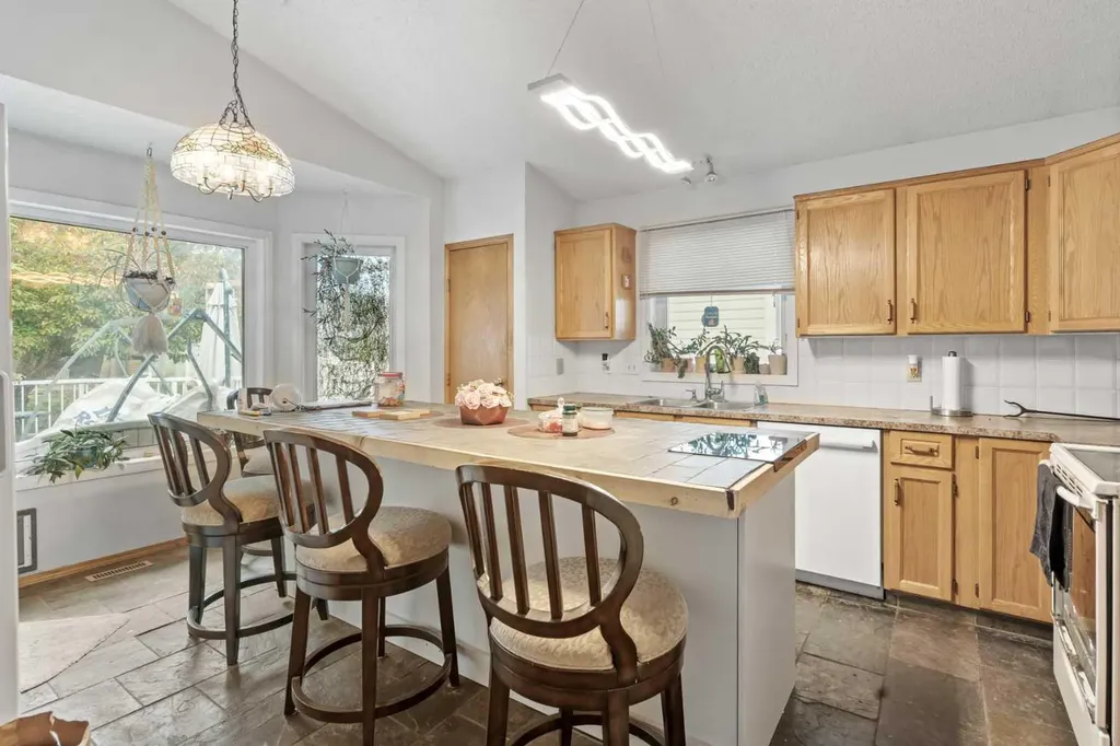 3614 Douglas Woods Heights SE Calgary AB T2Z 2G4
