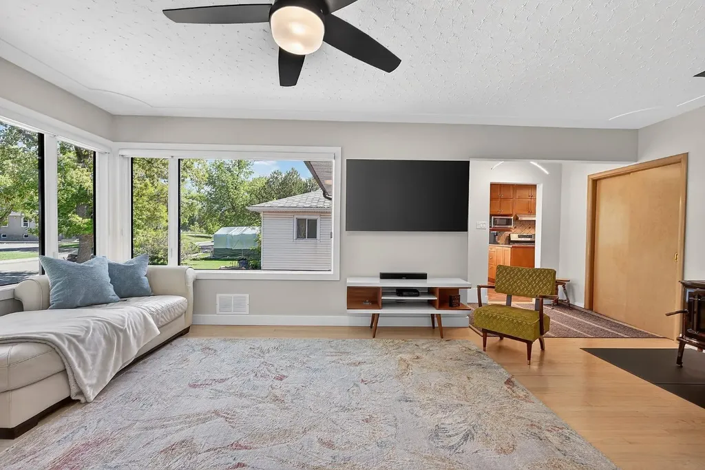 3723 2 Street NW Calgary AB T2K0Y5