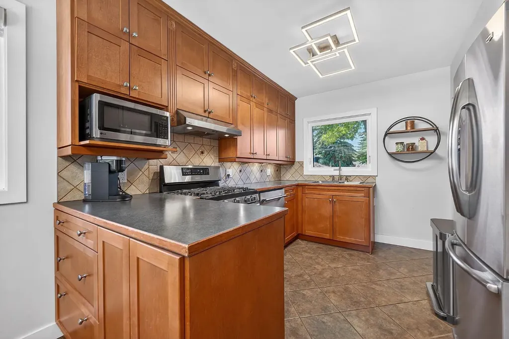 3723 2 Street NW Calgary AB T2K0Y5