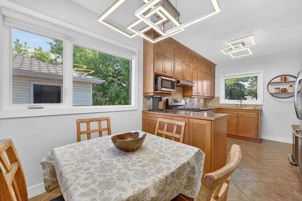 3723 2 Street NW Calgary AB T2K0Y5