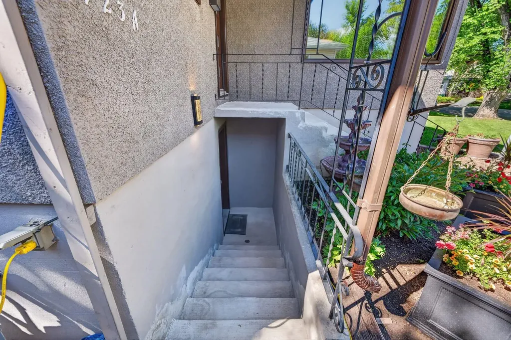 3723 2 Street NW Calgary AB T2K0Y5