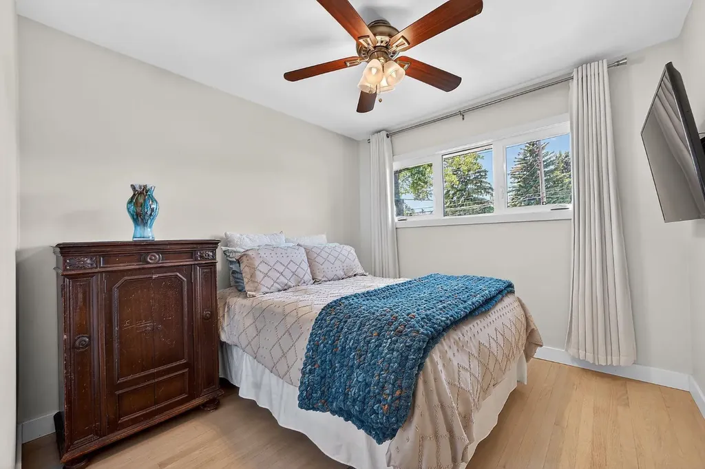 3723 2 Street NW Calgary AB T2K0Y5