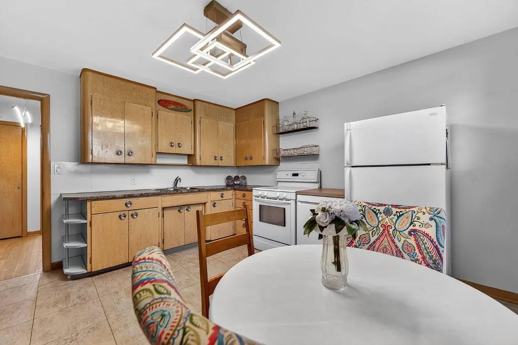 3723 2 Street NW Calgary AB T2K0Y5