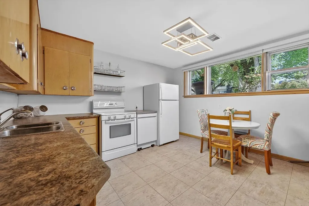 3723 2 Street NW Calgary AB T2K0Y5