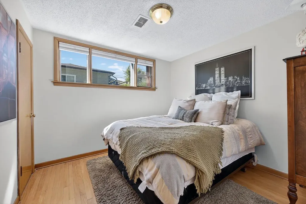3723 2 Street NW Calgary AB T2K0Y5