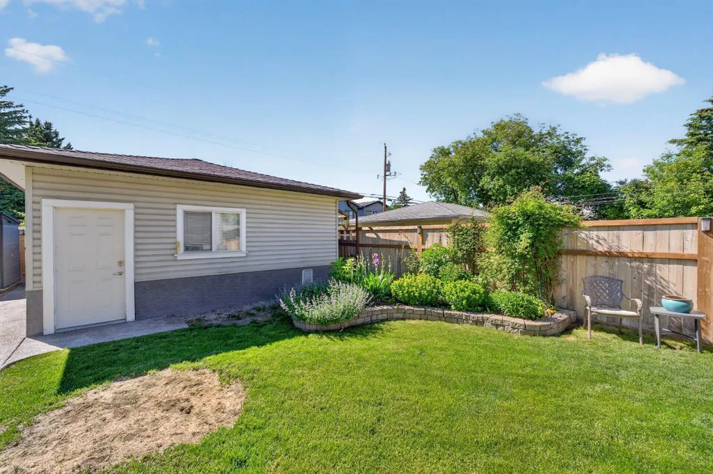 3723 2 Street NW Calgary AB T2K0Y5
