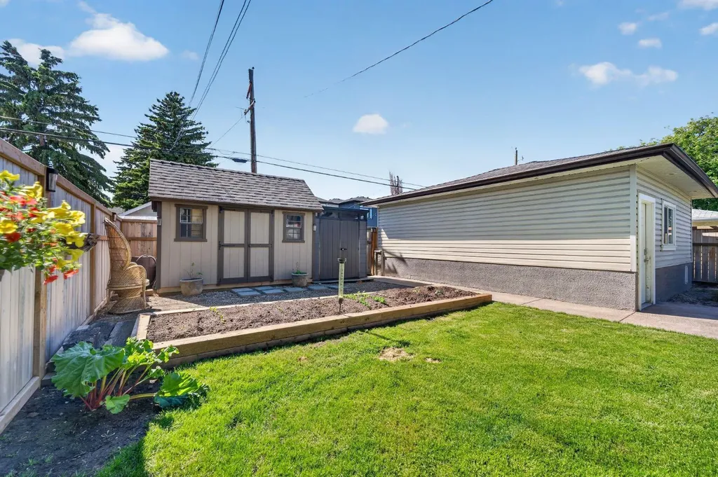 3723 2 Street NW Calgary AB T2K0Y5