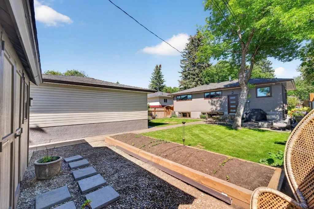 3723 2 Street NW Calgary AB T2K0Y5