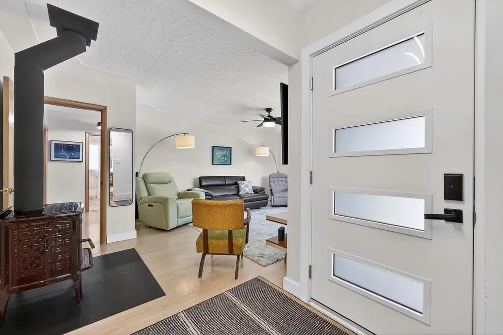 3723 2 Street NW Calgary AB T2K0Y5